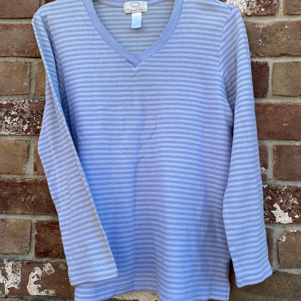 Oscar De La Renta Light Blue waffle fabric long sleeve shirt. Size L